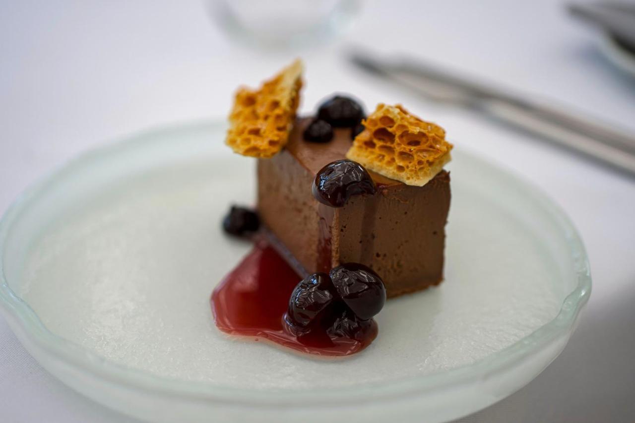 Отель Manor 4*